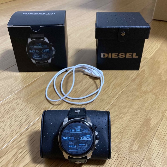 DIESEL(ディーゼル)のディーゼル　スマートウォッチ メンズの時計(腕時計(デジタル))の商品写真