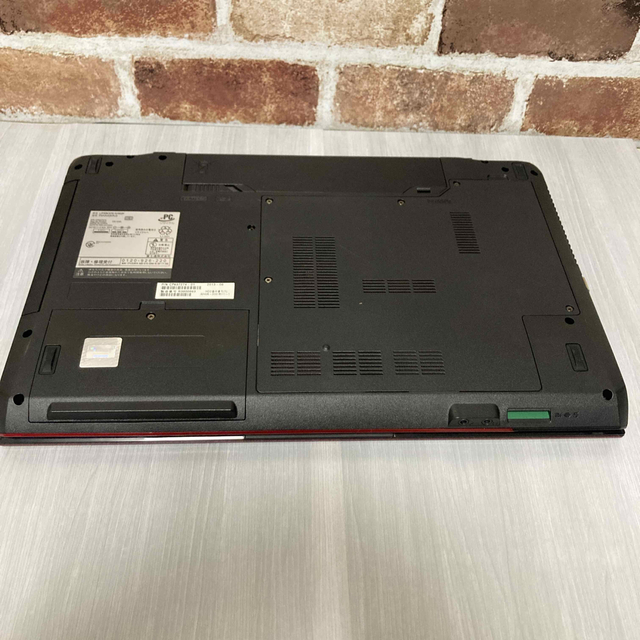 SSD256GB、メモリ4GB、華やかでおしゃれなルビーレッド-