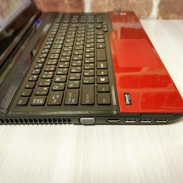 SSD256GB、メモリ4GB、華やかでおしゃれなルビーレッド-
