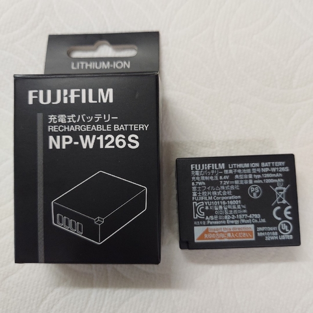 富士フイルム(フジフイルム)のFUJI FILM 充電式バッテリー NP-W126S 純正品 スマホ/家電/カメラのスマートフォン/携帯電話(バッテリー/充電器)の商品写真