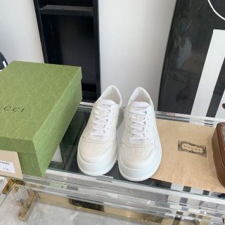 グッチ 白スニーカー 靴/シューズの通販 9点 | Gucciのレディースを