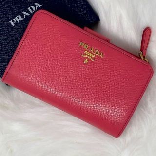 プラダ(PRADA)の【極美品】プラダ 二つ折り財布 ゴールド金具 ロゴ フラップ サフイアーノレザー(財布)