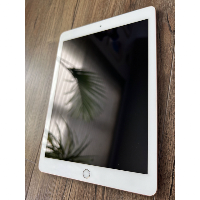iPad(アイパッド)のGW値下げ中‼️【美品】ipad第6世代　32GB simフリー★ローズゴールド スマホ/家電/カメラのPC/タブレット(タブレット)の商品写真