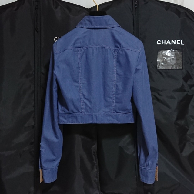 CHANEL(シャネル)のシャネル❤️人気のクロップドジャケット❤️CoCoマークボタン❤️ レディースのジャケット/アウター(Gジャン/デニムジャケット)の商品写真