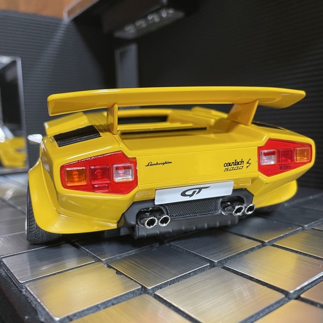 京商1/18ランボルギーニ カウンタックケーニッヒスペシャル(カスタム仕様)