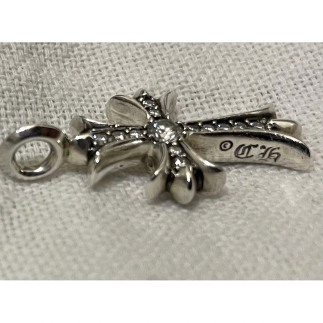 Chrome Hearts(クロムハーツ)のクロムハーツ タイニーファット クロスチャーム メンズのアクセサリー(ネックレス)の商品写真