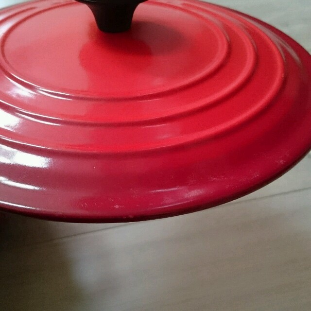 LE CREUSET(ルクルーゼ)のル・クルーゼ お鍋 20センチ チェリーレッド インテリア/住まい/日用品のキッチン/食器(鍋/フライパン)の商品写真