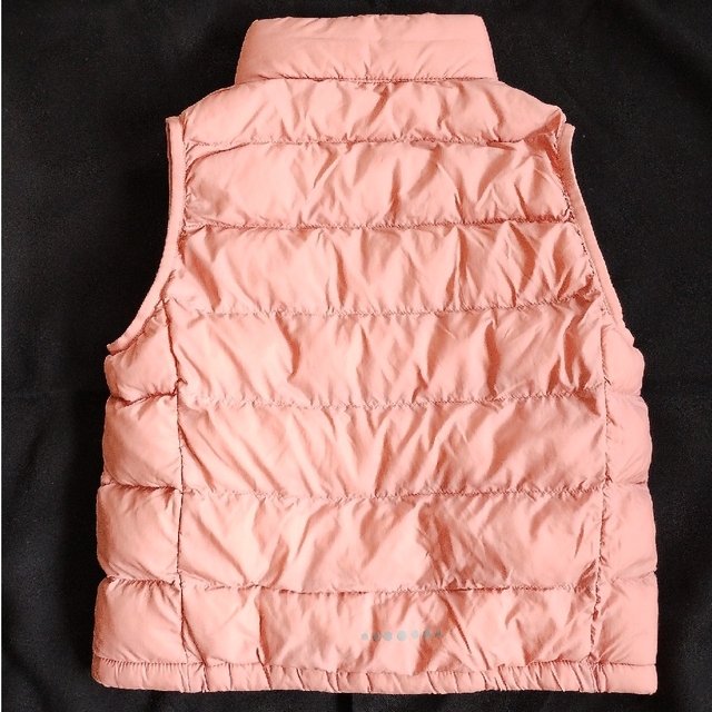UNIQLO(ユニクロ)のユニクロ　ベスト　ピンク　120サイズ キッズ/ベビー/マタニティのキッズ服女の子用(90cm~)(ジャケット/上着)の商品写真