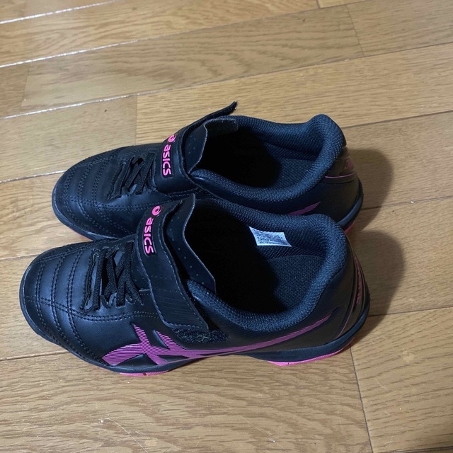 asics(アシックス)のasics junior soccer shoes キッズ/ベビー/マタニティのキッズ靴/シューズ(15cm~)(アウトドアシューズ)の商品写真