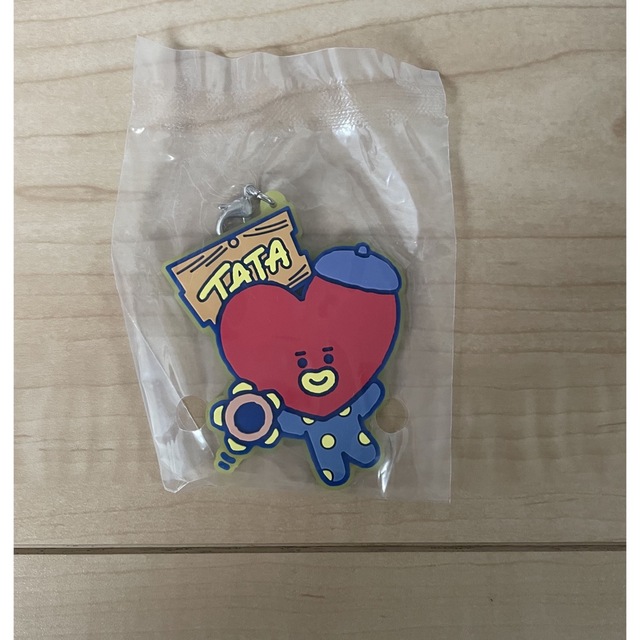 BT21 TATA チャーム エンタメ/ホビーのタレントグッズ(アイドルグッズ)の商品写真