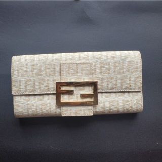 フェンディ(FENDI)のFENDI フェンディ 長財布ズッカ柄ホワイト(財布)