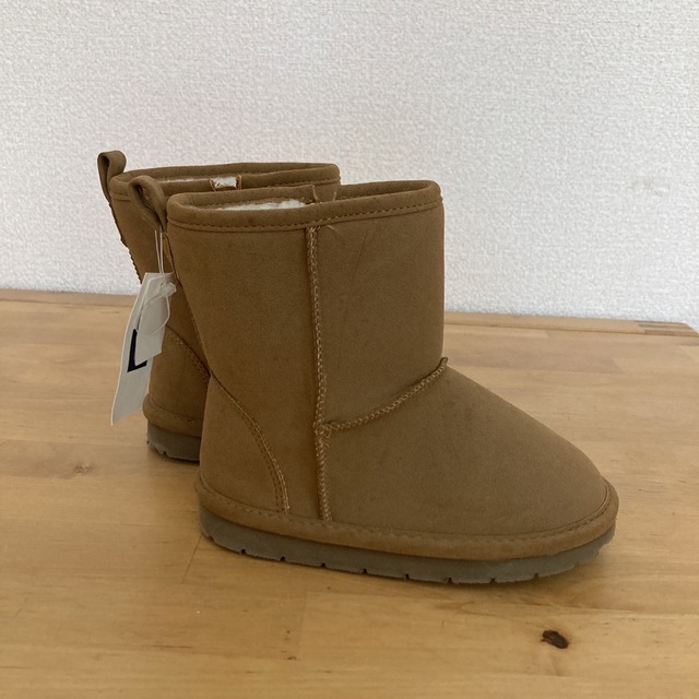 GAP(ギャップ)の新品 GAP ギャップ ムートンブーツ サイズ　9(16cm相当) キッズ/ベビー/マタニティのキッズ靴/シューズ(15cm~)(ブーツ)の商品写真