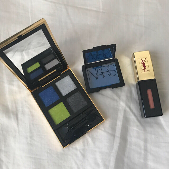 Yves Saint Laurent Beaute(イヴサンローランボーテ)の❤︎新品未使用❤︎イヴ・サンローランアイシャドウ&ルージュセット コスメ/美容のベースメイク/化粧品(アイシャドウ)の商品写真