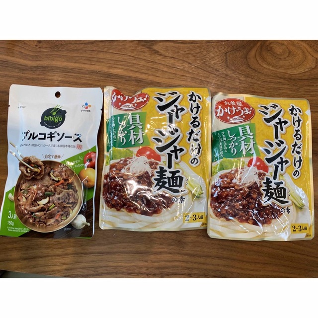 かけるだけジャージャー麺・プルコギソース 食品/飲料/酒の加工食品(レトルト食品)の商品写真