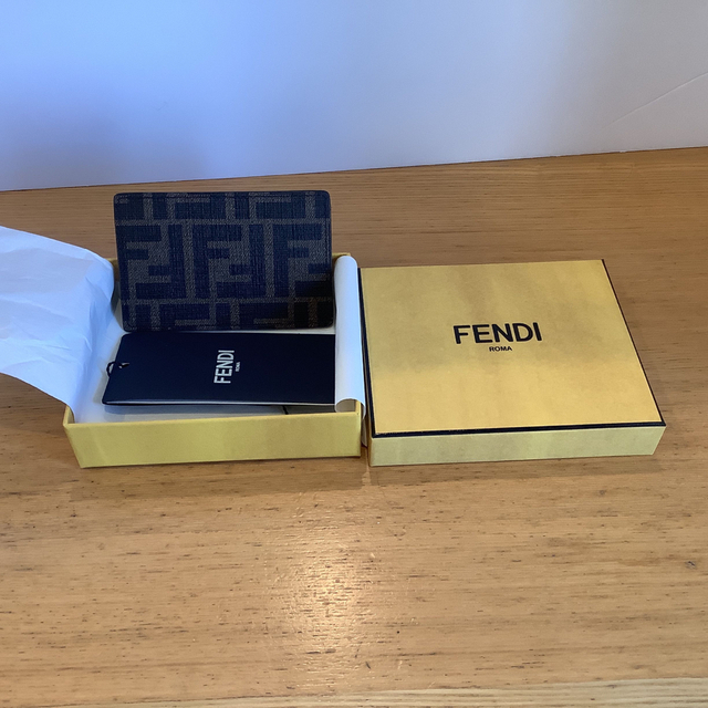 FENDI(フェンディ)のFENDI カードケース非売品 レディースのファッション小物(名刺入れ/定期入れ)の商品写真