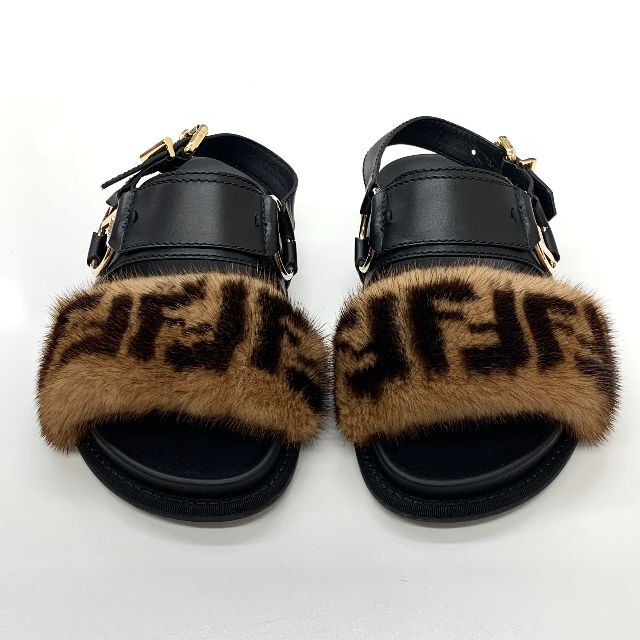 FENDI(フェンディ)の5806 フェンディ ズッカ レザー ファー フラットサンダル ブラック レディースの靴/シューズ(サンダル)の商品写真