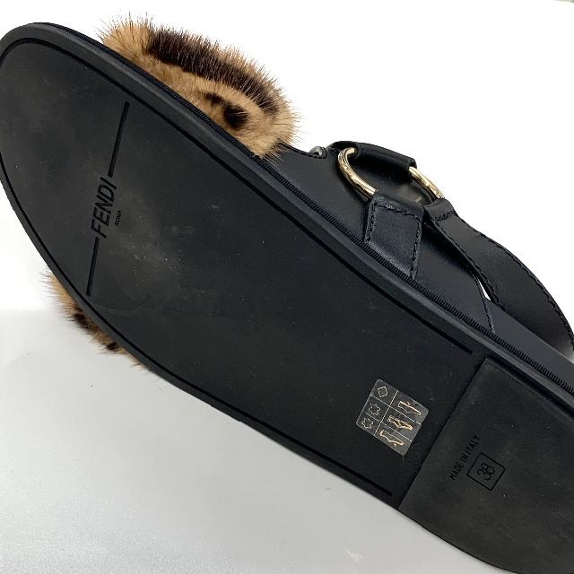 FENDI(フェンディ)の5806 フェンディ ズッカ レザー ファー フラットサンダル ブラック レディースの靴/シューズ(サンダル)の商品写真