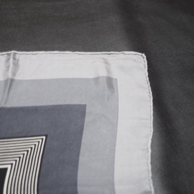 Yves Saint Laurent(イヴサンローラン)の【 YSL 】 イヴ サン ローラン スカーフ ② レディースのファッション小物(バンダナ/スカーフ)の商品写真