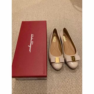 サルヴァトーレフェラガモ(Salvatore Ferragamo)のフェラガモ　エナメル　パンプス(ハイヒール/パンプス)