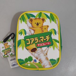 ジーユー(GU)の【新品・タグ付き】コアラのマーチ ポーチ(キャラクターグッズ)