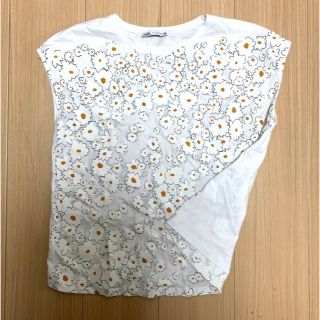 ザラ(ZARA)のTシャツ　フレンチスリーブ　半袖？　ホワイト　花柄プリント　花柄　ZARA ザラ(Tシャツ(半袖/袖なし))