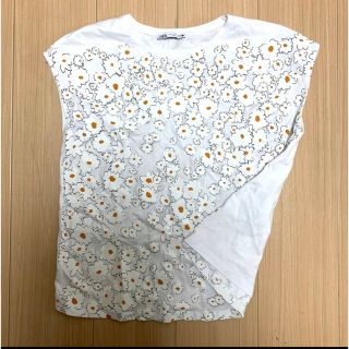 ザラ(ZARA)のTシャツ　フレンチスリーブ　半袖？　ホワイト　花柄プリント　花柄　ZARA ザラ(Tシャツ(半袖/袖なし))