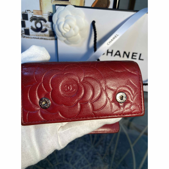 CHANEL(シャネル)の［正規品］美品　CHANEL キーケース　カメリア　シール有 レディースのファッション小物(財布)の商品写真