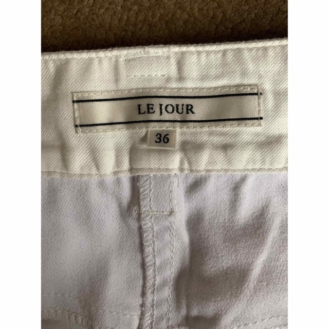 LE JOUR(ルジュール)のLE ＪＯＵＲ ラメホワイトタイトデニムスカート レディースのスカート(ひざ丈スカート)の商品写真