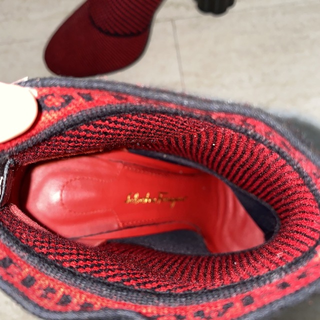 Salvatore Ferragamo(サルヴァトーレフェラガモ)のソックスブーツ　赤　ferragamo レディースの靴/シューズ(ブーツ)の商品写真