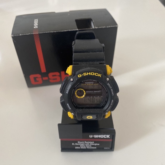 G-SHOCK(ジーショック)のG-SHOCK. ブラック×イエロー　DW-9052-1C9 メンズの時計(腕時計(デジタル))の商品写真