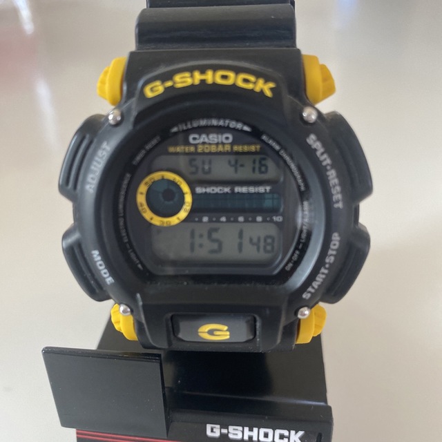 G-SHOCK(ジーショック)のG-SHOCK. ブラック×イエロー　DW-9052-1C9 メンズの時計(腕時計(デジタル))の商品写真