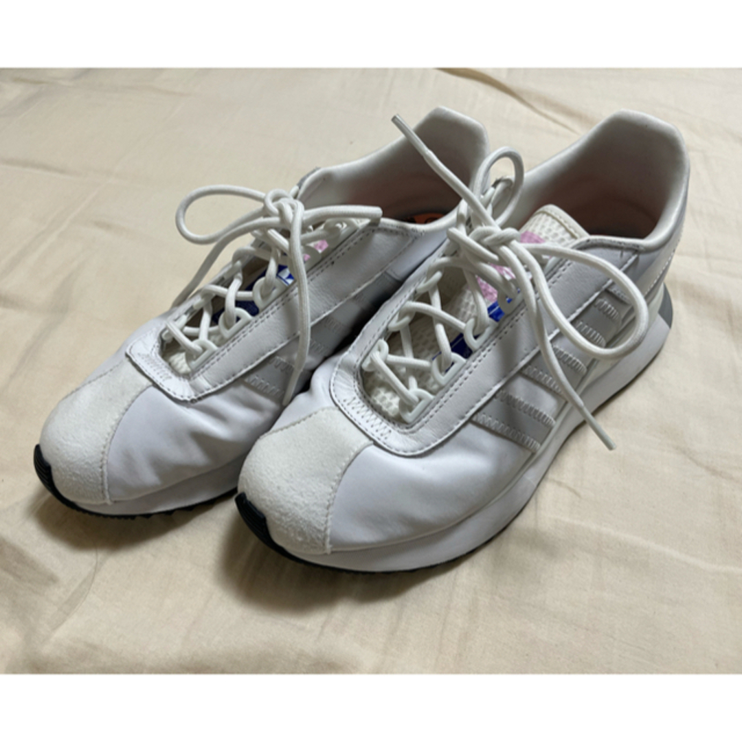 adidas(アディダス)のadidas スニーカー　白 レディースの靴/シューズ(スニーカー)の商品写真