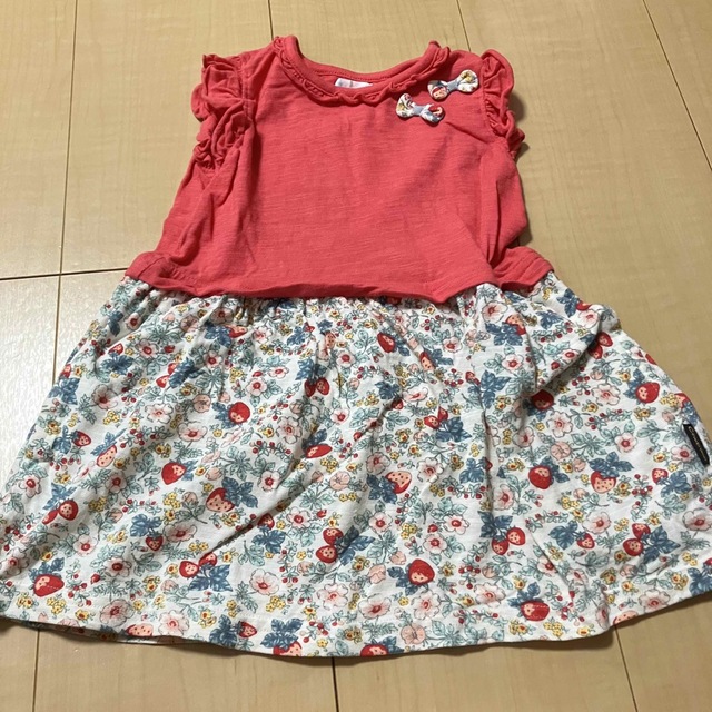 Combi mini(コンビミニ)のコンビミニ　イチゴ柄のワンピース　サイズ90 キッズ/ベビー/マタニティのキッズ服女の子用(90cm~)(ワンピース)の商品写真