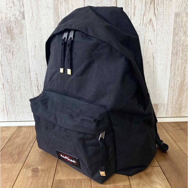 EASTPAK(イーストパック)の未使用品　イーストパック(EASTPAK)定番パデットパッカー　ブラック メンズのバッグ(バッグパック/リュック)の商品写真