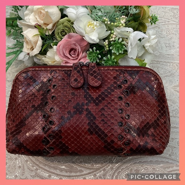 Bottega Veneta(ボッテガヴェネタ)の💓　BOTTEGA VENETA ボッテガヴェネタ　ヘビ皮　ポーチ　ボルドー レディースのファッション小物(ポーチ)の商品写真