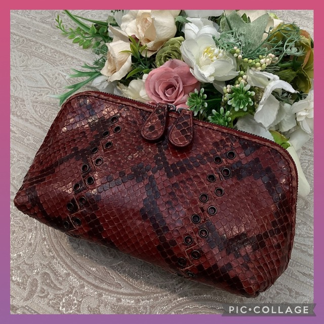 Bottega Veneta(ボッテガヴェネタ)の💓　BOTTEGA VENETA ボッテガヴェネタ　ヘビ皮　ポーチ　ボルドー レディースのファッション小物(ポーチ)の商品写真