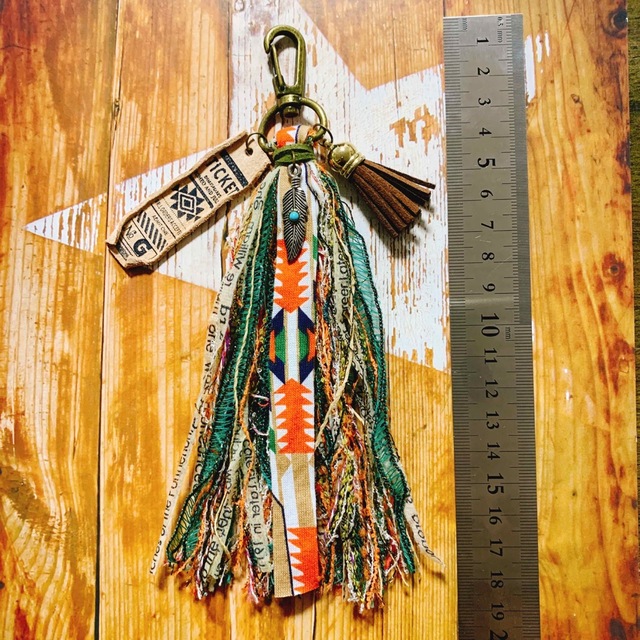 タッセルキーホルダー　チャーム　ハンドメイド ハンドメイドのアクセサリー(キーホルダー/ストラップ)の商品写真