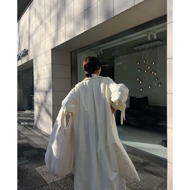 amiur roundcollar tucksleeve trench coat レディースのジャケット/アウター(トレンチコート)の商品写真