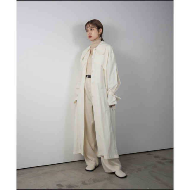 amiur roundcollar tucksleeve trench coat レディースのジャケット/アウター(トレンチコート)の商品写真