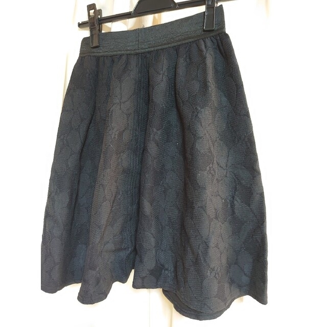 黒レース柄フレアひざ丈スカート レディースのスカート(ひざ丈スカート)の商品写真