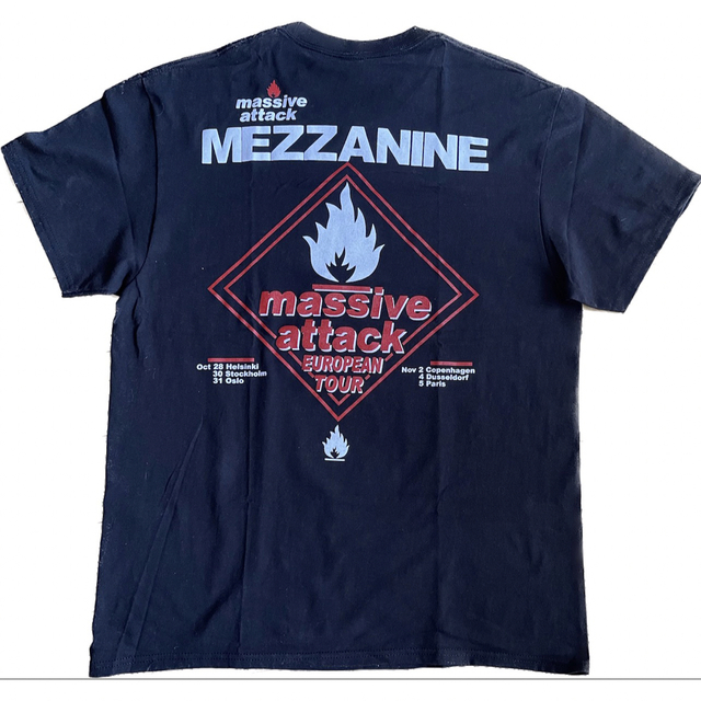 新品】Massive Attack Tシャツ Mサイズ Mezzanine マッシブ・アタック 新品】Massive Attack Tシャツ Mサイズ Mezzanine マッシブ・アタック