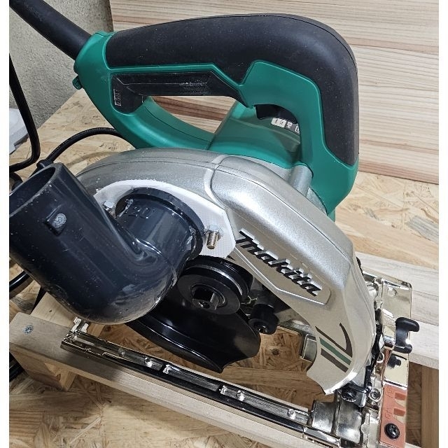 Makita(マキタ)のマキタ M565 165mm丸鋸 【集塵ダクト改】 スポーツ/アウトドアの自転車(工具/メンテナンス)の商品写真