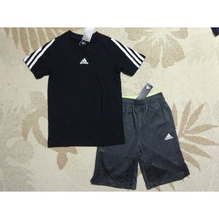 アディダス(adidas)の新品★アディダス★140★半袖Ｔシャツ黒・軽量快適グラフィックハーフパンツ★上下(Tシャツ/カットソー)