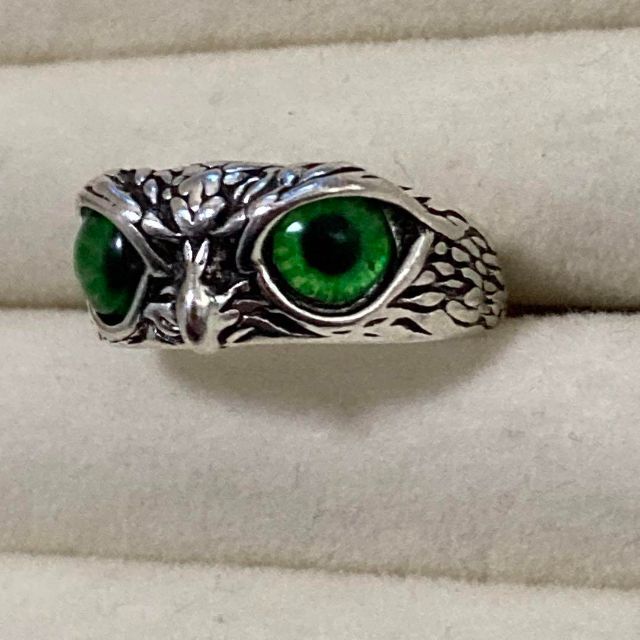 フクロウの指輪　フリーサイズ　16～20号くらい　緑　ふくろう　梟 メンズのアクセサリー(リング(指輪))の商品写真