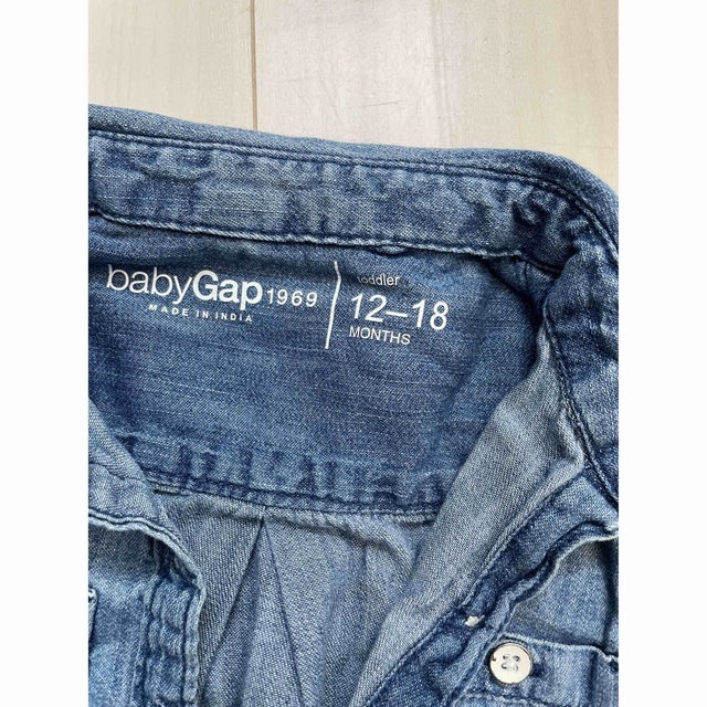 babyGAP(ベビーギャップ)のベビーギャップ　デニムシャツ　ブラウス キッズ/ベビー/マタニティのベビー服(~85cm)(シャツ/カットソー)の商品写真