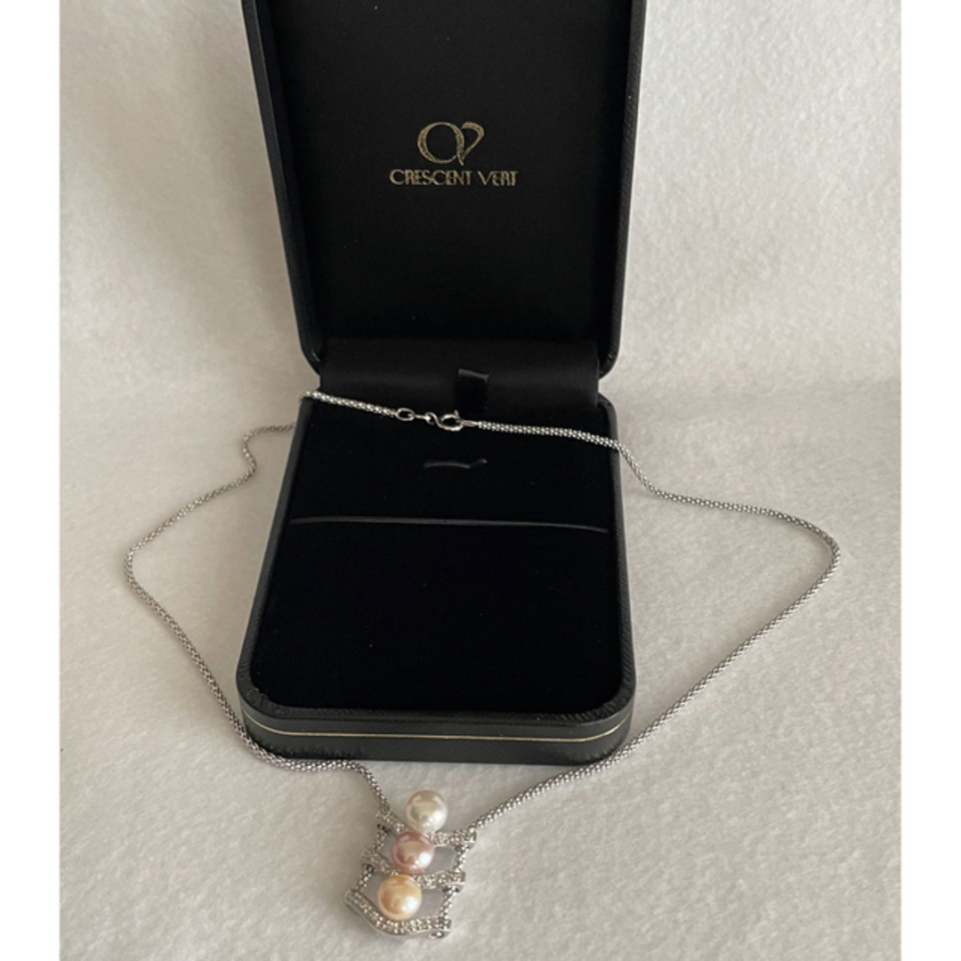 未使用　　本真珠ネックレス　　マルチカラー　京セラ　クレサンベール レディースのアクセサリー(ネックレス)の商品写真