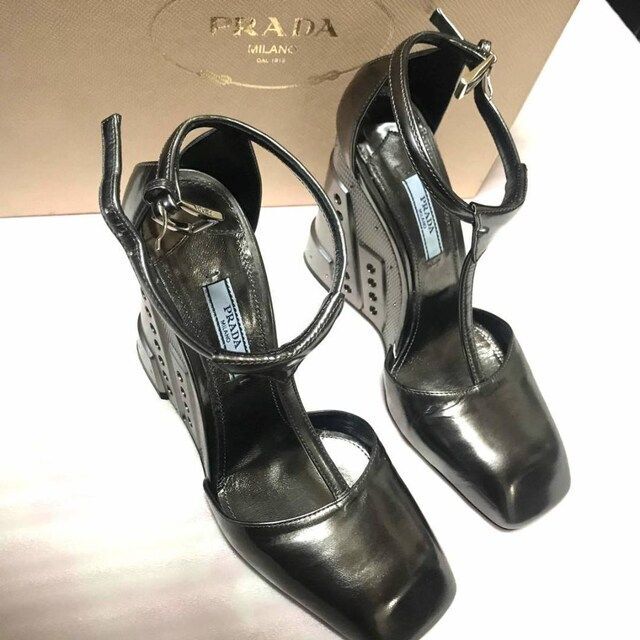 PRADA(プラダ)のPRADA パンプス レディースの靴/シューズ(ハイヒール/パンプス)の商品写真