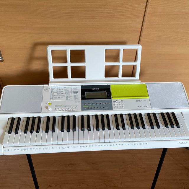 CASIO(カシオ)のCASIO  カシオ  LK-511  デジタル　キーボード　光ナビゲーション 楽器の鍵盤楽器(キーボード/シンセサイザー)の商品写真