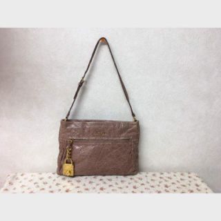 ミュウミュウ(miumiu)の★miu miu レザーショルダーバッグ★(ショルダーバッグ)