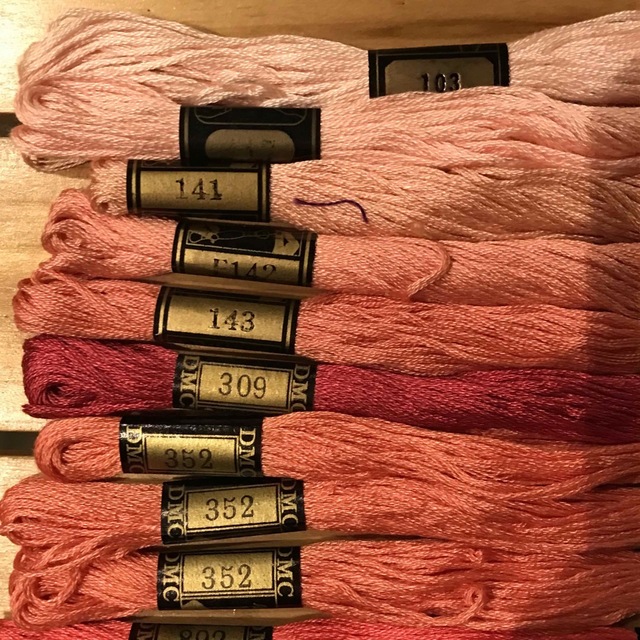 刺繍糸セット　ピンク系 ハンドメイドの素材/材料(生地/糸)の商品写真